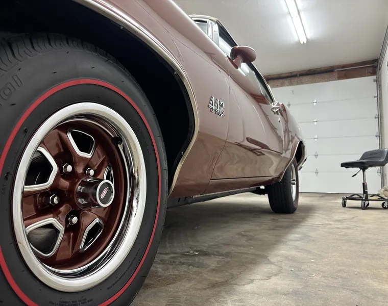 Oldsmobile 442 wheel and lower body after polishing