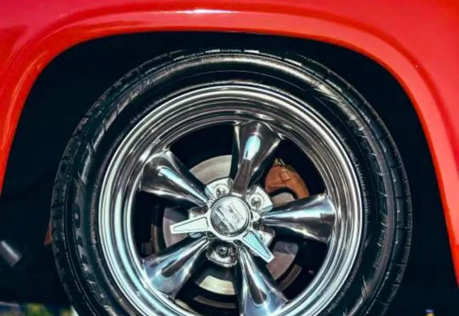 Polished chrome five-spoke wheel